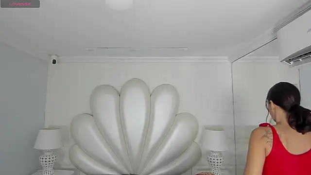 Snapshot of LucianaCarter chatting on 01.16.25 LucianaCarter online show from 01.16.25