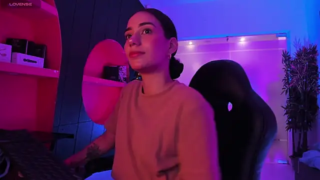 Snapshot of LucianaCarter chatting on 10.25.25 LucianaCarter online show from 10.25.25