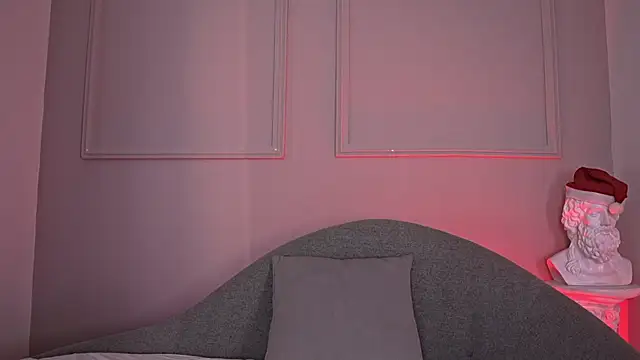 Snapshot of Paulah_x chatting on 12.22.25 Paulah x online show from 12.22.25