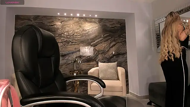 SophiePalmer online show from 02.20.25