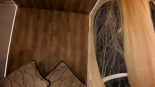 SophiePalmer online show from 03.18.25