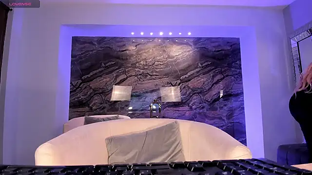 SophiePalmer online show from 09.24.25