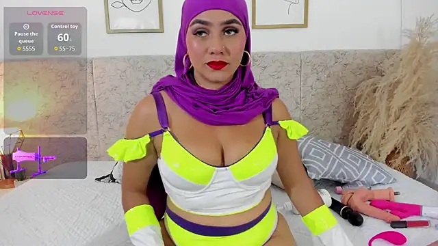 Snapshot of abby_gibson chatting on 10.31.25 abby gibson online show from 10.31.25