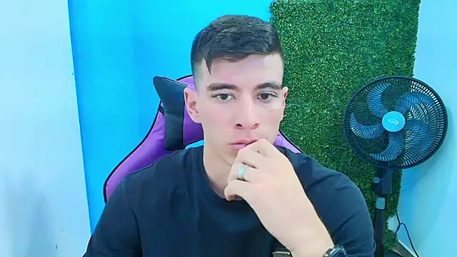 Snapshot of DEIBY_BABY chatting on 02.13.25 DEIBY BABY online show from 02.13.25