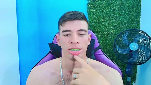 Snapshot of DEIBY_BABY chatting on 02.14.25 DEIBY BABY online show from 02.14.25