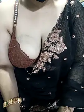 Sexybomb33 online show from 02.14.25