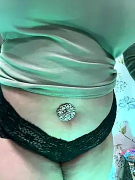 Sexybomb33 online show from 12.19.25