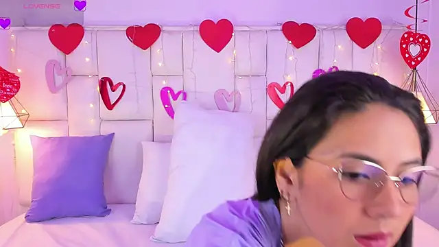 SarahSophia  online show from 02.18.25