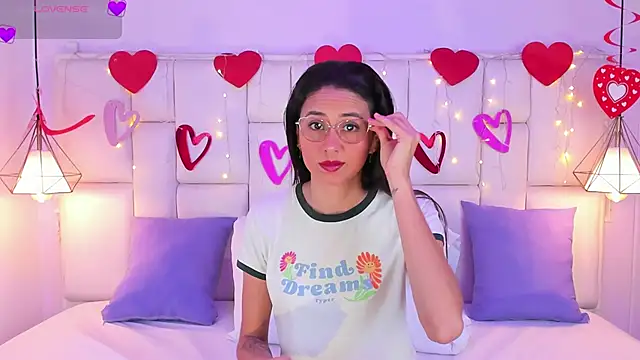 SarahSophia  online show from 02.20.25