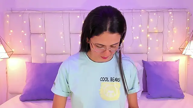 SarahSophia  online show from 03.17.25