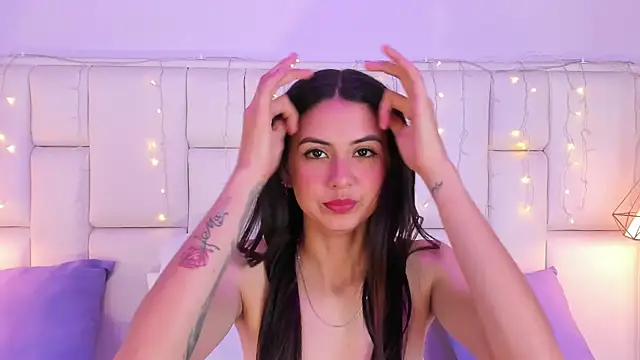 SarahSophia  online show from 03.18.25