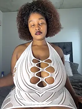 Snapshot of KnockoutBestie chatting on 01.18.25 KnockoutBestie online show from 01.18.25