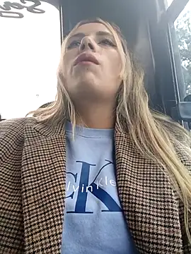 Snapshot of Misscata1106 chatting on 09.10.25 Misscata1106 online show from 09.10.25