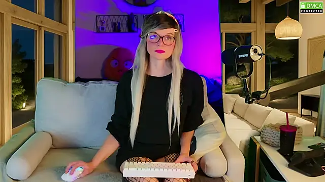 Kittychatte online show from 10.07.25