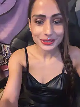 LaPetitechienne1 online show from 12.31.24