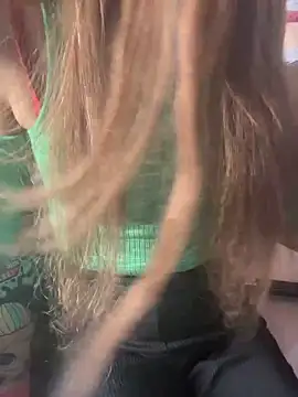 LaPetitechienne1 online show from 03.14.25