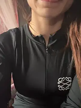 LaPetitechienne1 online show from 03.14.25