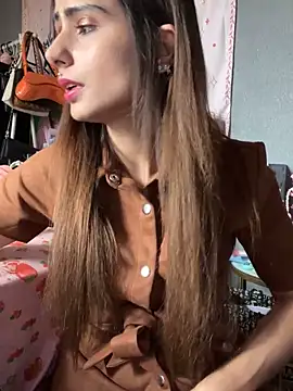 LaPetitechienne1 online show from 10.17.25