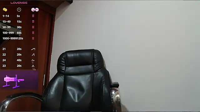 Snapshot of abby_taylor chatting on 11.10.25 abby taylor online show from 11.10.25