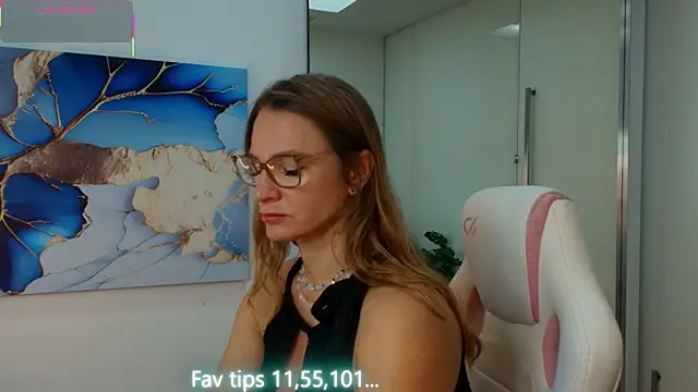 Snapshot of Milf_Tea chatting on 06.24.26 Milf Tea online show from 06.24.26