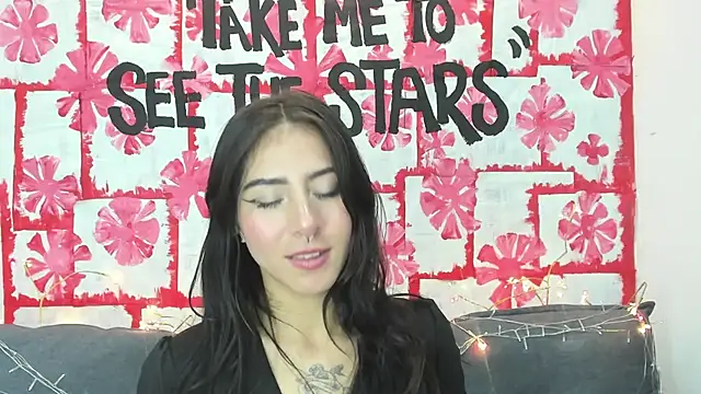 Snapshot of Mhelanny2 chatting on 02.12.25 Mhelanny2 online show from 02.12.25