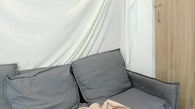 Snapshot of Mhelanny2 chatting on 09.28.25 Mhelanny2 online show from 09.28.25