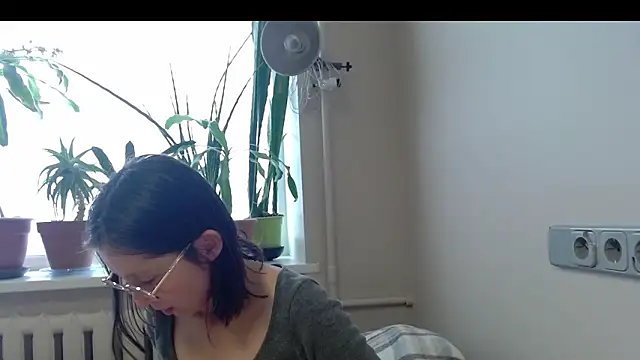 Snapshot of Sophi_Cute chatting on 02.17.25 Sophi Cute online show from 02.17.25