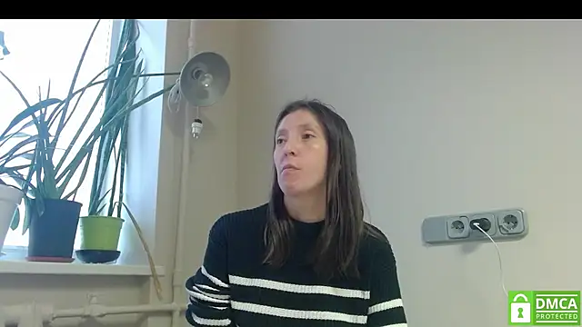 Snapshot of Sophi_Cute chatting on 10.28.25 Sophi Cute online show from 10.28.25