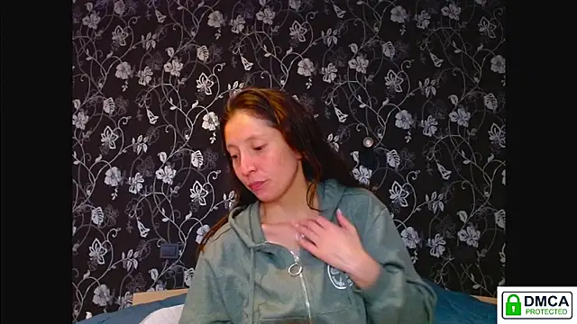 Snapshot of Sophi_Cute chatting on 05.09.26 Sophi Cute online show from 05.09.26