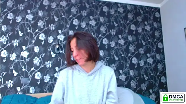 Snapshot of Sophi_Cute chatting on 05.14.26 Sophi Cute online show from 05.14.26