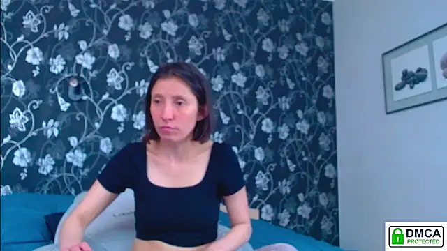 Snapshot of Sophi_Cute chatting on 05.25.26 Sophi Cute online show from 05.25.26