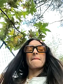 Snapshot of Sam_Sara chatting on 10.14.25 Sam Sara online show from 10.14.25