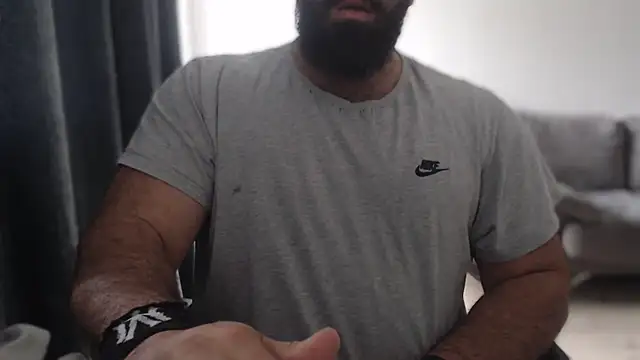 hugemachohandsome online show from 09.11.25