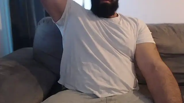 hugemachohandsome online show from 12.04.25