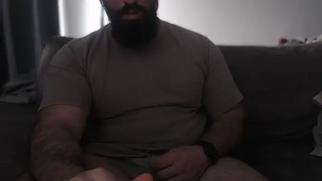 Snapshot of hugemachohandsome chatting on 02.18.26 hugemachohandsome online show from 02.18.26