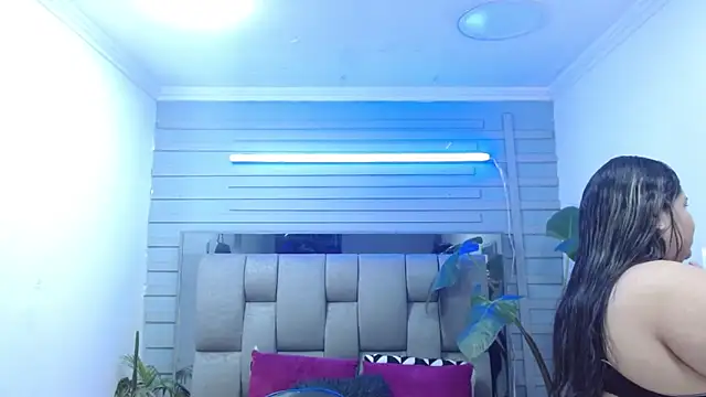 Snapshot of evelin_zaens chatting on 04.18.26 evelin zaens online show from 04.18.26