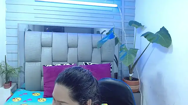 Snapshot of evelin_zaens chatting on 04.21.26 evelin zaens online show from 04.21.26