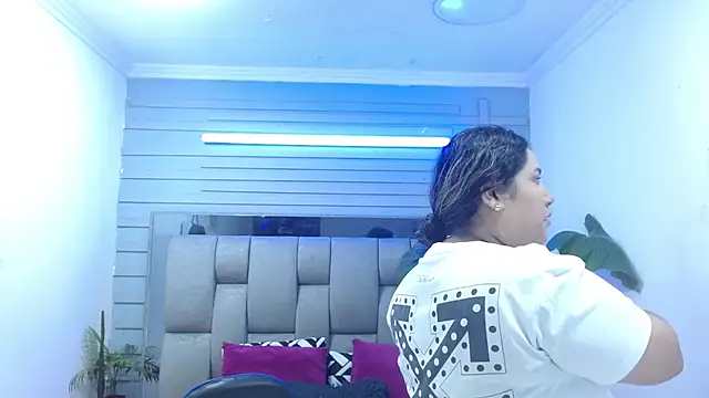 Snapshot of evelin_zaens chatting on 04.25.26 evelin zaens online show from 04.25.26