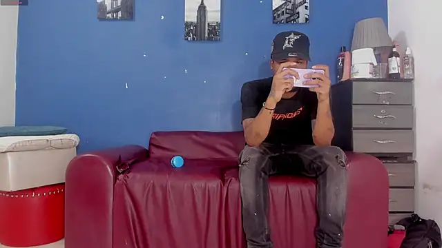 Snapshot of BeMyLover3 chatting on 03.16.25 BeMyLover3 online show from 03.16.25