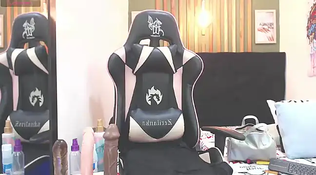 Snapshot of RebeccaSexx chatting on 02.11.25 RebeccaSexx online show from 02.11.25