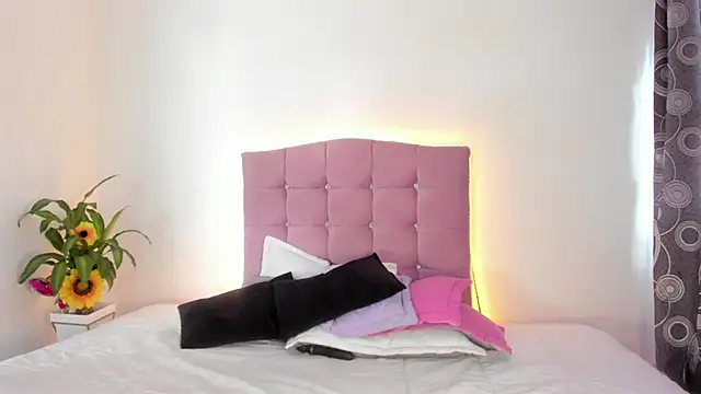 Snapshot of MarieLatex chatting on 12.19.24 MarieLatex online show from 12.19.24