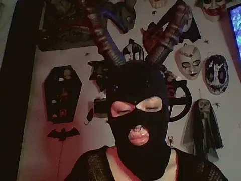 Snapshot of FeticheMacabre chatting on 09.13.25 FeticheMacabre online show from 09.13.25