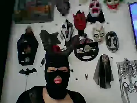 Snapshot of FeticheMacabre chatting on 11.01.25 FeticheMacabre online show from 11.01.25