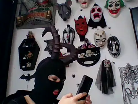 Snapshot of FeticheMacabre chatting on 11.05.25 FeticheMacabre online show from 11.05.25