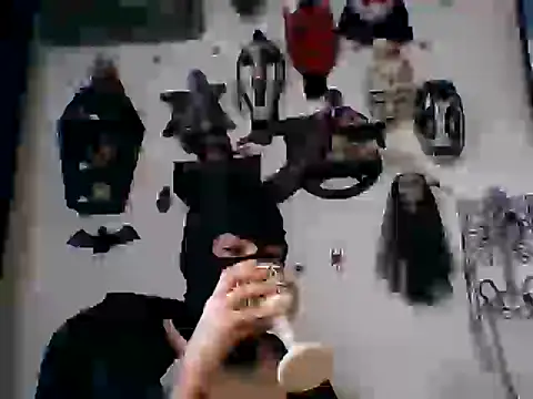 Snapshot of FeticheMacabre chatting on 11.19.25 FeticheMacabre online show from 11.19.25