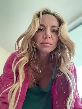 MessyNastyQueen online show from 02.23.25