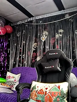 Snapshot of KikiXRed chatting on 02.21.26 KikiXRed online show from 02.21.26