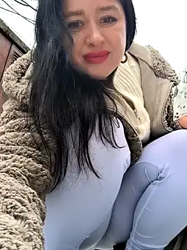 Snapshot of KikiXRed chatting on 02.25.26 KikiXRed online show from 02.25.26