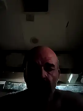 Snapshot of THEFOXNROSE chatting on 04.16.26 THEFOXNROSE online show from 04.16.26