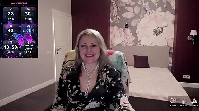 Snapshot of Candy_Long chatting on 12.18.25 Candy Long online show from 12.18.25